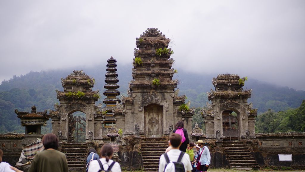 Salah satu pura yang terdapat di Kawasan Danau Tamblingan, Desa Munduk, Kecamatan Banjar, Buleleng, Bali, Selasa (19/9/2023).