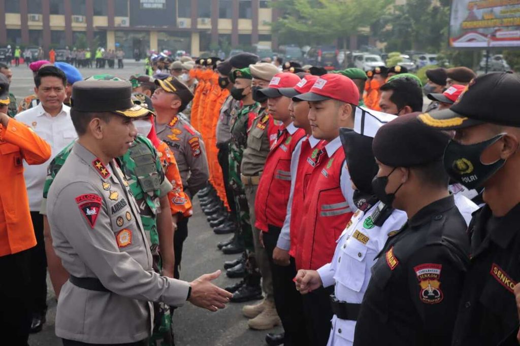 Kepala Polda Lampung Inspektur Jenderal Akhmad Wiyagus saat memimpin apel siaga Natal dan Tahun Baru di Markas Besar Polda Lampung, Kamis (22/12/2022). 