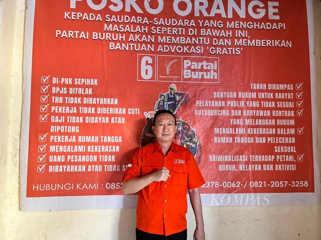 Ketua Badan Pemenangan Pemilu Partai Buruh Maluku Ruben Setiawan, ditemui di Maluku, Ambon, Senin (11/12/2023).