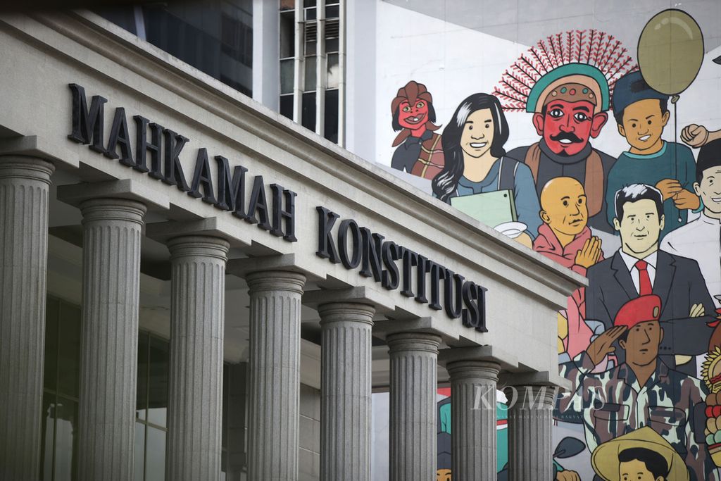 Gedung Mahkamah Konstitusi di Jalan Medan Merdeka Barat, Jakarta, Sabtu (16/3/2024). Ratusan perkara sengketa hasil Pemilu 2024 diperkirakan bakal membanjiri MK setelah Komisi Pemilihan Umum menetapkan hasil rekapitulasi suara nasional. 