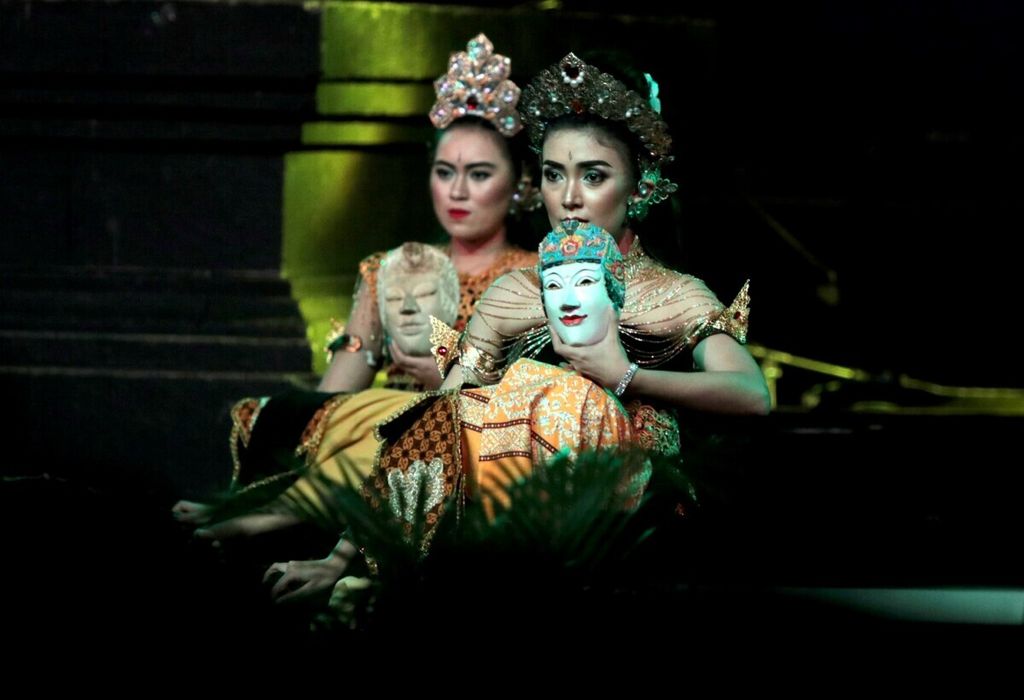 Kisah Panji Reni dipentaskan dalam rangkaian Festival Panji Internasional 2018, awal Juli 2018 di Taman Krida Budaya Jawa Timur. 