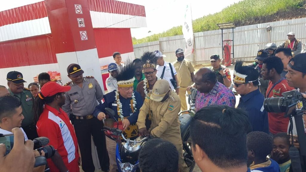 Inauguration of a gas station with the One Price Fuel program in Mapia District, Dogiyai Regency, Papua, Tuesday (9/7/2019).