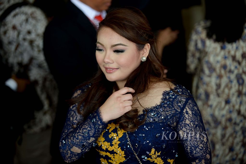 The youngest member of the House of Representatives, Hillary Brigita Lasut, attended the inauguration of legislative members for the 2019-2024 period at the Parliament Complex in Senayan, Jakarta (1/10/2019). Hillary Brigita was re-elected as a DPR member from North Sulawesi.