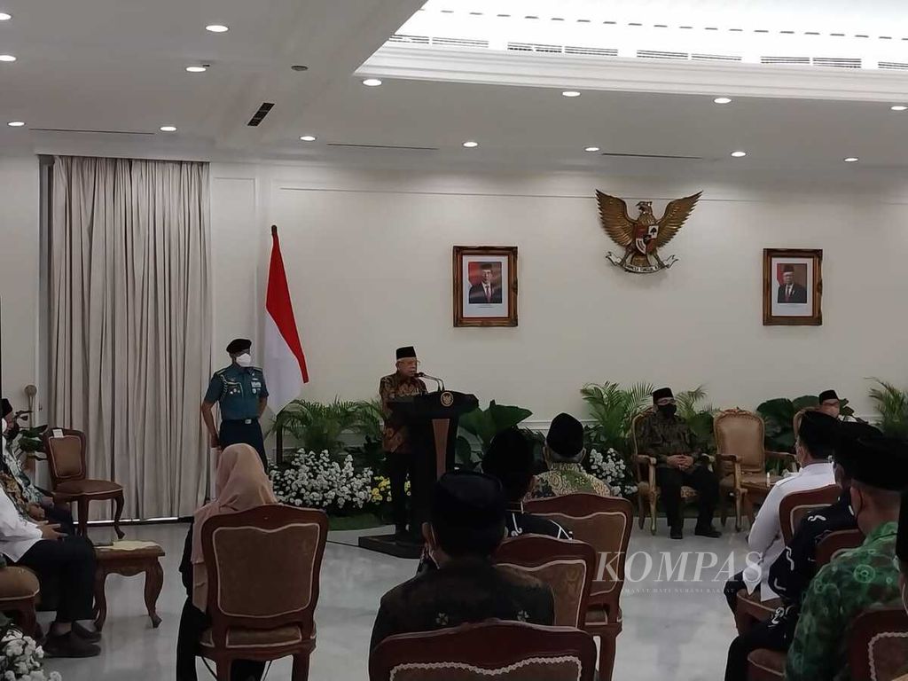 Wakil Presiden Ma’ruf Amin saat memberikan sambutan pada Halaqoh Nasional Pelibatan Penyuluh Agama, Da’i, dan Da’iyah untuk mendukung Percepatan Penurunan Stunting (Tengkes) di Istana Wapres, Jakarta, Kamis (6/10/2022).