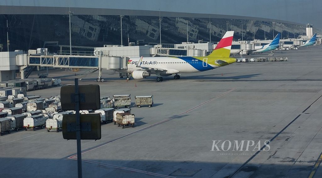 Pesawat maskapai Pelita Air Service di Bandara Internasional Soekarno-Hatta, Tangerang, Banten, Rabu (10/8/2022).  