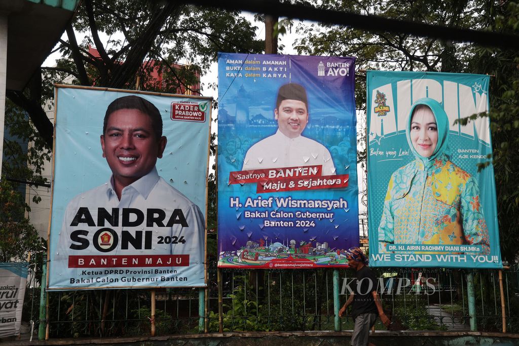 Baliho bergambar bakal calon gubernur Banten bertebaran di berbagai sudut wilayah, salah satunya seperti di kawasan Ciputat, Tangerang Selatan, Banten, Rabu (12/6/2024).