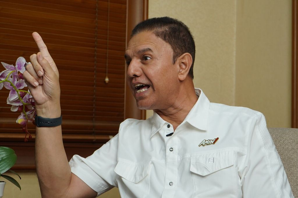 Kapten Tim Nasional (Timnas) Pemenangan Anies Baswedan-Muhaimin Iskandar, Muhammad Syaugi Alaydrus, saat diwawancarai oleh tim harian <i>Kompas</i> di Rumah Perubahan pasangan Anies-Muhaimin di Jakarta, Jumat, 19 Januari 2024.