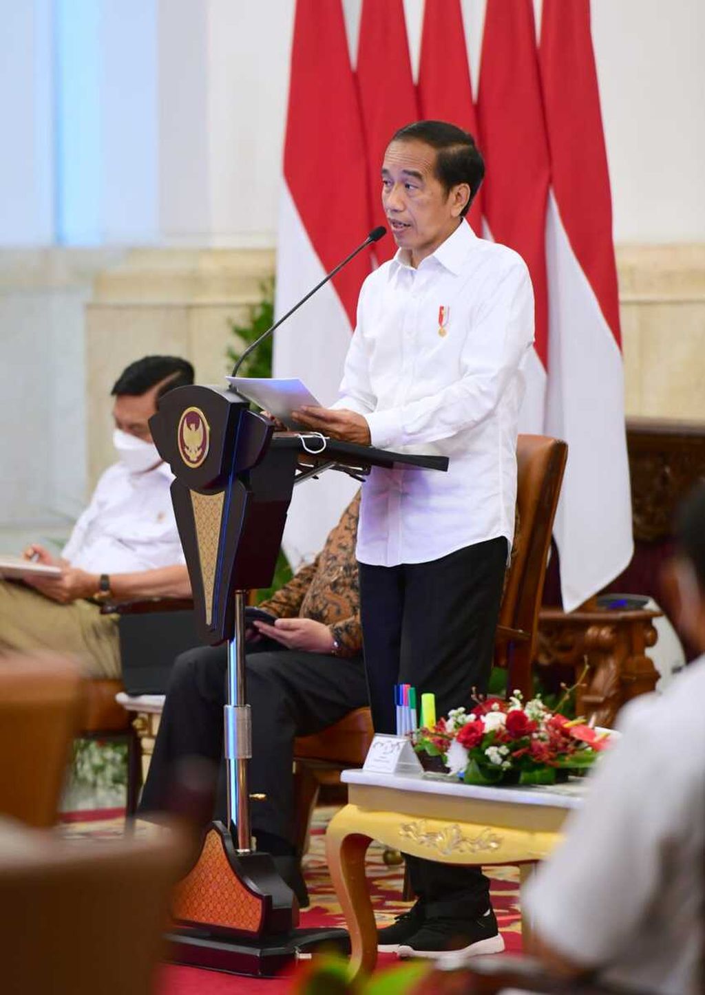 Presiden Joko Widodo saat memberi pidato pengantar sidang kabinet paripurna di Istana Negara, Jakarta, Selasa (5/4/2022).