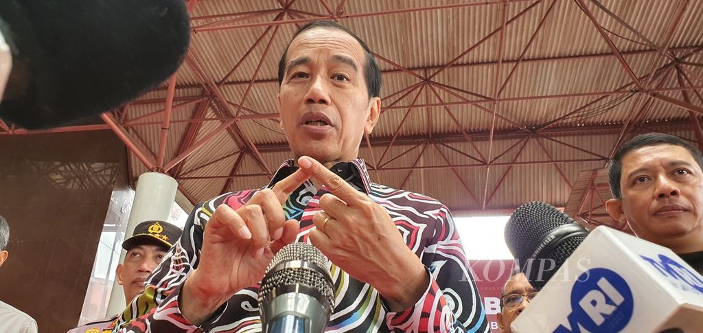 Presiden Joko Widodo memberikan keterangan seusai membuka Rakornas BNPB 2023 di Jakarta, Kamis (2/3/2023).