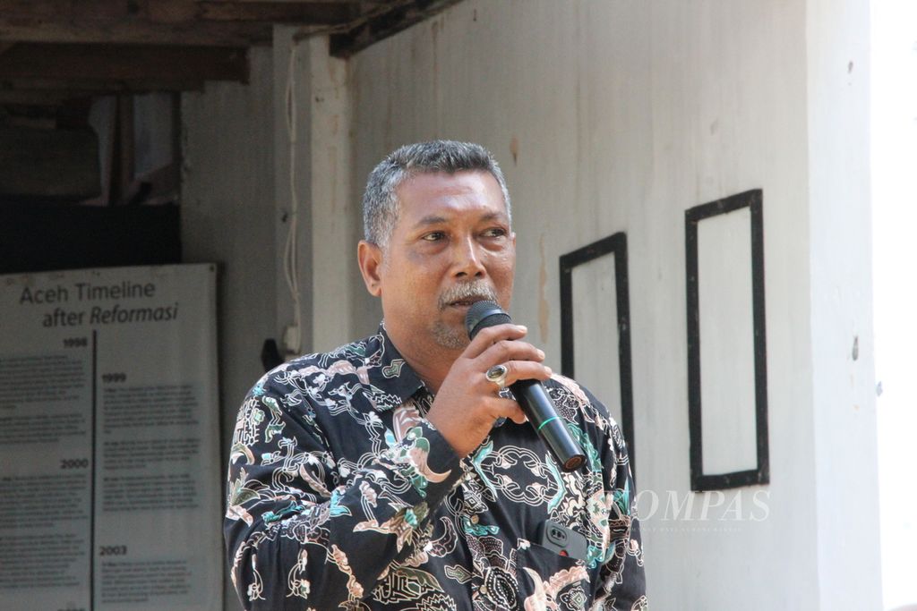 Ketua Forum Komunikasi Korban dan Keluarga Korban Tragedi Simpang KKA Murtala menyampaikan harapan korban kepada pemerintah dalam diskusi “Refleksi 20 Tahun Darurat Militer di Aceh, Tantangan Pemulihan bagi Korban HAM Masa Lalu”, Jumat (19/5/2023) di Banda Aceh. 