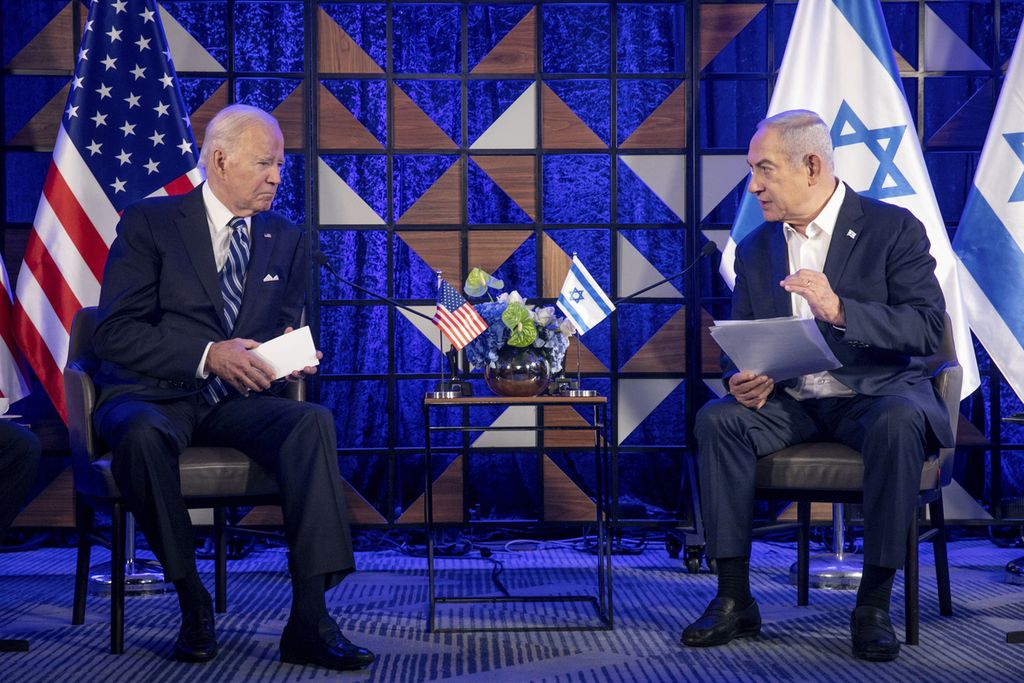 Presiden Amerika Serikat Joe Biden bertemu Perdana Menteri Israel Benjamin Netanyahu, Rabu (18/10/2023), di Tel Aviv. Dalam pernyataan pada 25 Oktober 2023, Biden mengaku tidak percaya pada data jumlah korban tewas di Gaza.