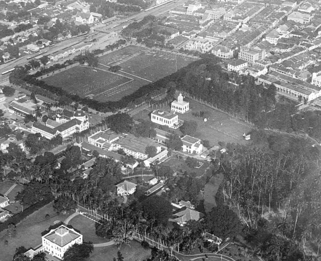 Documentation of the Medan Merdeka Square area and the surrounding Dutch East Indies government center.