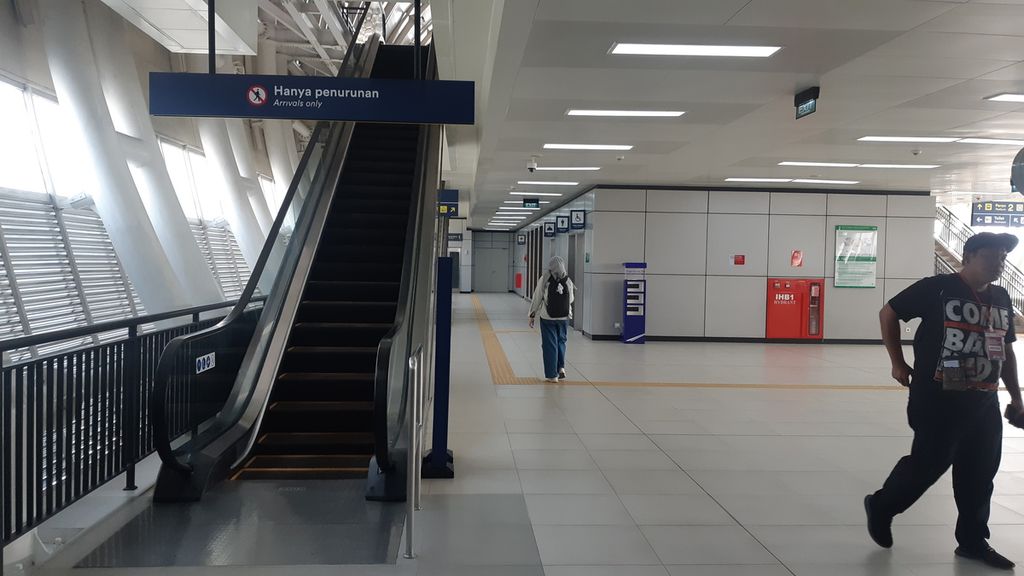 Suasana Stasiun Harjamukti saat uji coba terbatas LRT Jabodebek, Rabu (12/7/2023).