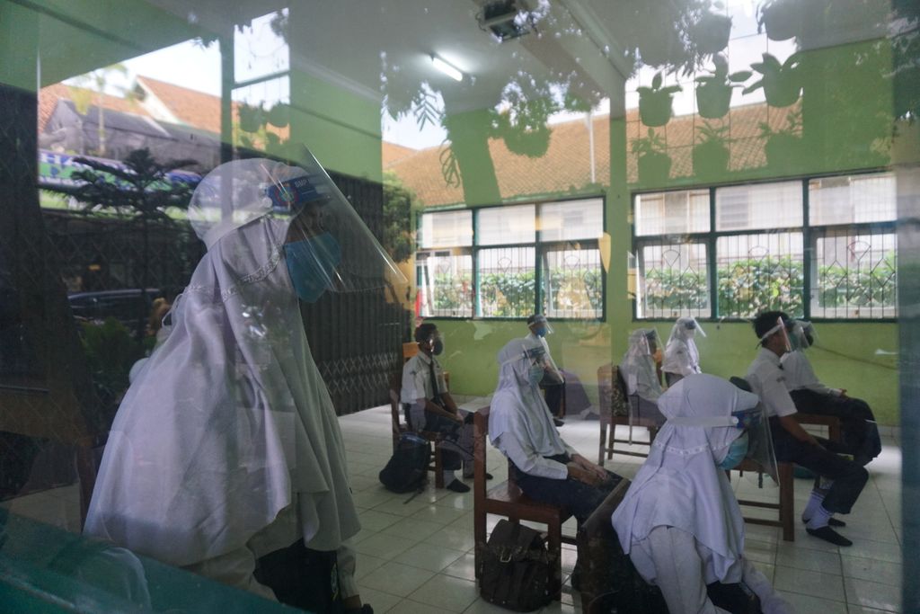 Simulasi sekolah tatap muka digelar di SMP N 6 Purwokerto di Banyumas, Jawa Tengah, Selasa (20/10/2020). Simulasi tatap muka digelar dua pekan ke depan.