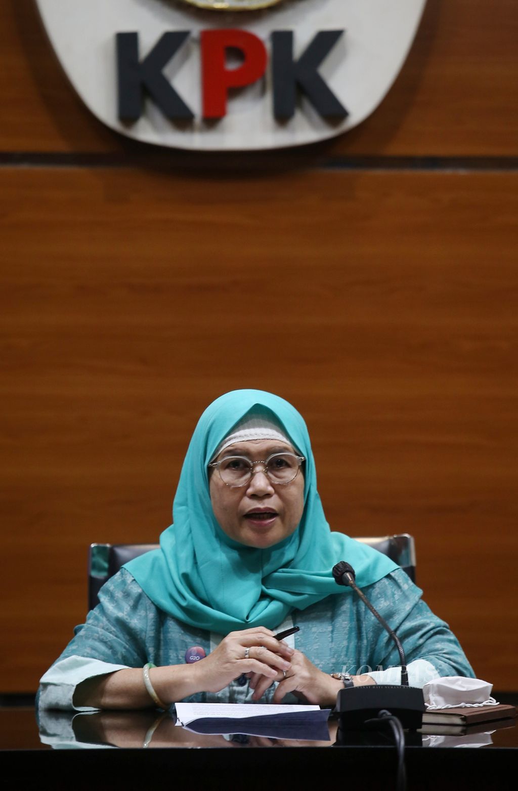 Wakil Ketua KPK Lili Pintauli Siregar memberikan keterangan pers terkait pertemuan putaran pertama Anti Corruption Working Group (ACWG) G20 di Gedung KPK, Jakarta, Jumat (25/3/2022).