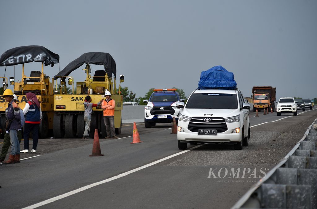 Homecoming travelers began crossing the Kayu Agung-Palembang Toll Road in South Sumatra on Wednesday (27/3/2024). Generally, the toll roads in the South Sumatra region are straight and tend to be quiet, which can increase the risk of accidents.