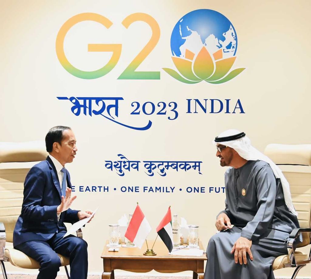 Presiden Joko Widodo bertemu empat mata dengan Presiden Uni Emirat Arab Mohamed bin Zayed al-Nahyan di sela-sela Konferensi Tingkat Tinggi G20 di Bharat Mandapam, International Exhibition cum Convention Centre (IECC), Pragati Maidan, New Delhi, India, Sabtu (9/9/2023).