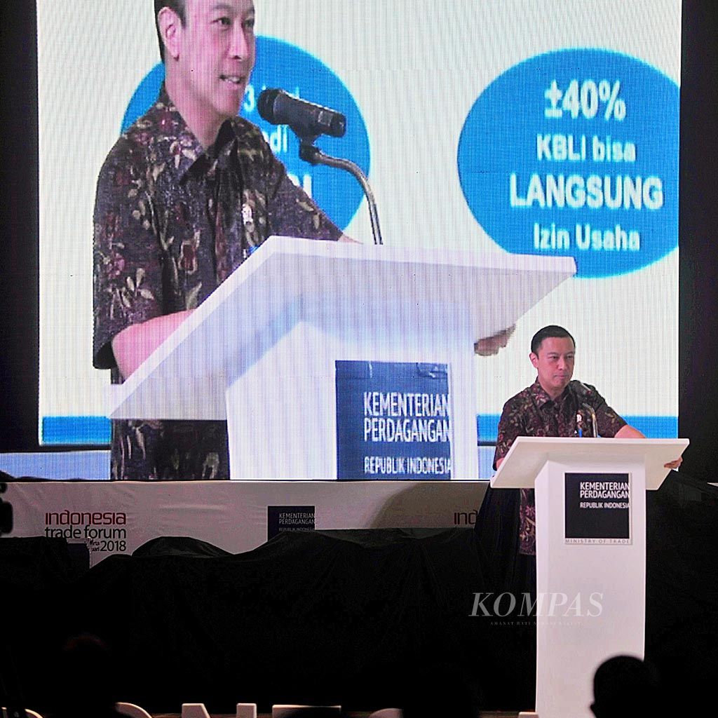 Kepala Badan Koordinasi Penanaman Modal (BKPM) Thomas Lembong hadir sebagai salah satu pembicara pada Rapat Kerja Kementerian Perdagangan di Jakarta, Jumat (2/2). Kepala BKPM mengingatkan, pencapaian target ekspor perlu didorong antara lain dengan peningkatan investasi, terutama pada sektor manufaktur. 