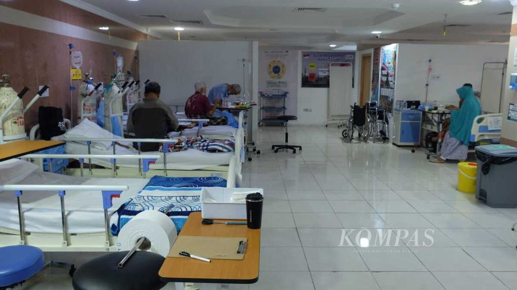 Suasana ruang perawatan di Klinik Kesehatan Haji Indonesia (KKHI) Mekkah, Arab Saudi, Rabu (7/6/2023).