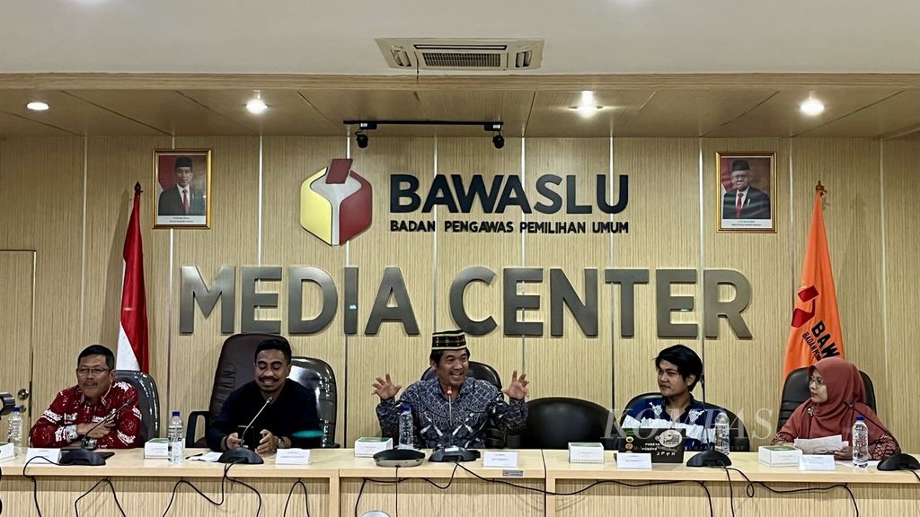 Suasana diskusi bertajuk ”Apa Kata Rakyat tentang Kampanye dan Dana Kampanye di Pemilu 2024” di Kantor Bawaslu, Jakarta, Senin (20/2/2023).