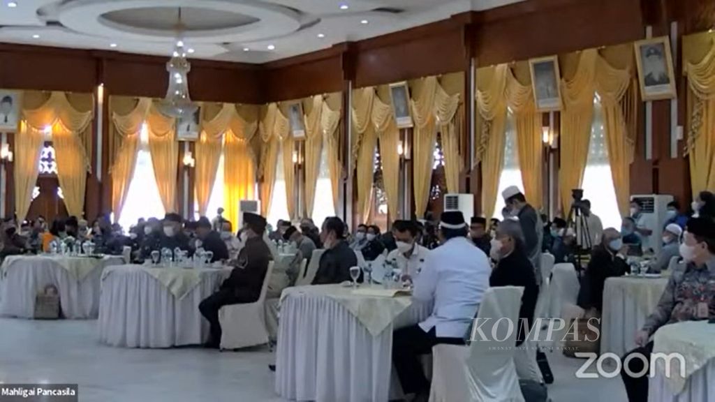 Tangkapan layar Youtube pelaksanaan Seminar Nasional Rekam Jejak Syekh Muhammad Arsyad Al Banjari, di Gedung Mahligai Pancasila, Banjarmasin, Kalimantan Selatan, Rabu (16/3/2022).