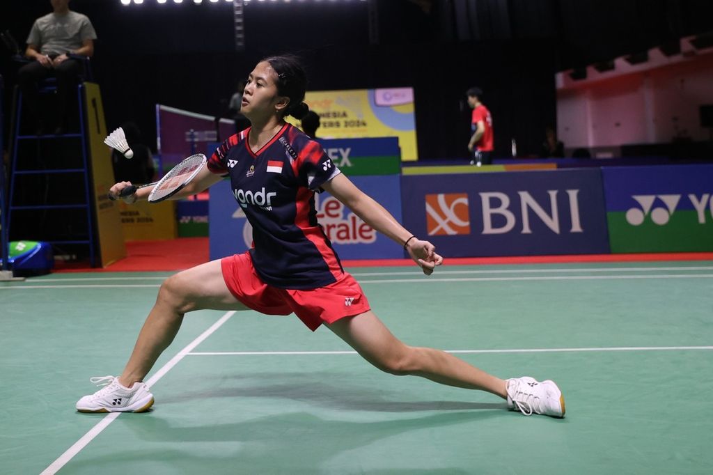 Tampil sejak babak kualifikasi, Ni Kadek Dhinda Amartya Pratiwi lolos ke final turnamen Indonesia Masters II di Surabaya, Jawa Timur. Dhinda mengalahkan Saloni Samirbhai Mehta (Hong Kong) dengan skor 12-21, 21-11, 21-18 pada semifinal yang berlangsung Sabtu (2/11/2024).