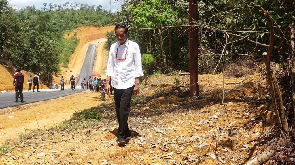 Presiden Joko Widodo mengunjungi salah satu wilayah yang disiapkan untuk menjadi lokasi pemindahan ibu kota, yakni Desa Tumbang Talaken, Kecamatan Manuhing, Kabupaten Gunung Mas, Kalimantan Tengah, Rabu (8/5/2019).