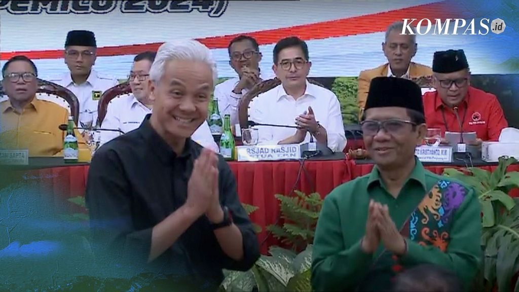 Pasangan capres-cawapres yang diusung PDI-P dan parpol koalisinya Ganjar Pranowo dan Mahfud MD menggelar deklarasi di Gedung Arsip Nasional Republik Indonesia (ANRI), Jakarta, Rabu (18/10/2023) malam. Ganjar dan Mahfud menyebut, jika generasi milenial dan gen Z sebagai pemilih potensial dalam Pemilu 2024.