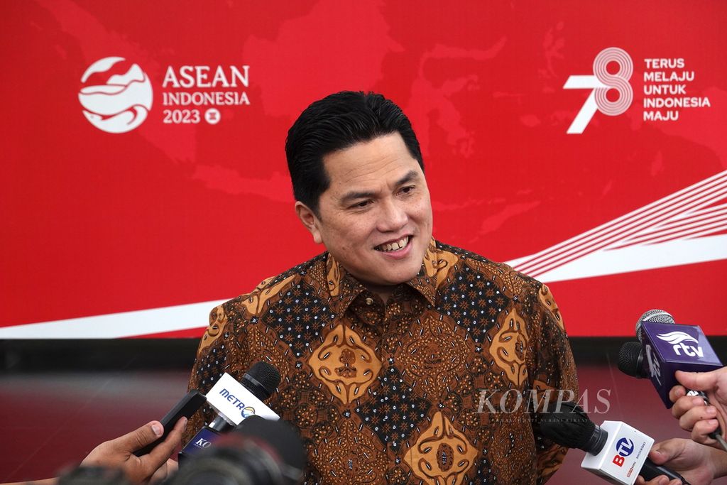 Ketua Umum PSSI Erick Thohir memberikan keterangan pers seusai dipanggil Presiden Joko Widodo terkait kesiapan Piala Dunia U-17 di Kompleks Istana Kepresidenan, Jakarta, Rabu (20/9/2023).