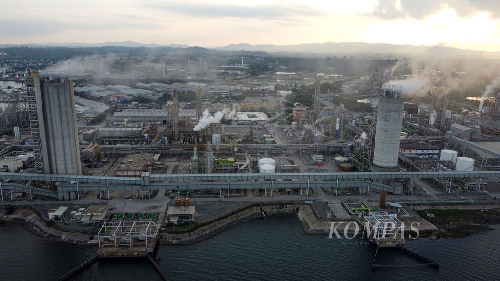 Foto udara pabrik PT Pupuk Kalimantan Timur (PKT) di Bontang, Kalimantan Timur, Minggu (23/7/2023).