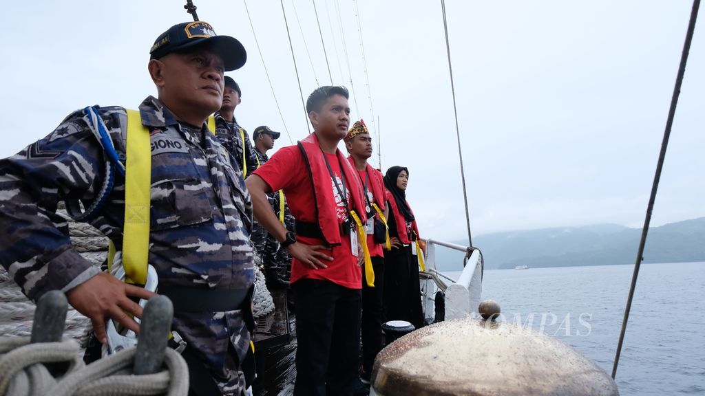 Sebanyak 37 Laskar Rempah bersiap untuk berlayar dari Ternate ke Tidore, Maluku Utara, dengan Kapal RI (KRI) Dewaruci pada Rabu (15/6/2022). Mereka berlayar dalam rangka Muhibah Budaya Jalur Rempah.