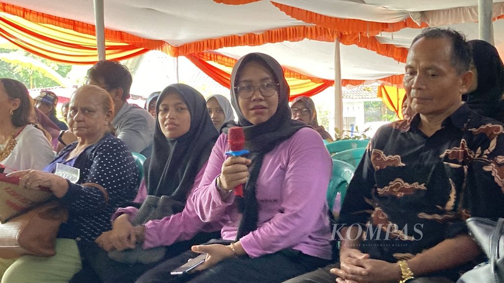 Diskusi antarpetani di Desa Banjaranyar, Kecamatan Banjaranyar, Kabupaten Ciamis, Jawa Barat, Sabtu (6/5/2023). Pada forum ini, para petani berdiskusi tentang pentingnya peran perempuan dalam gerakan reforma agraria.