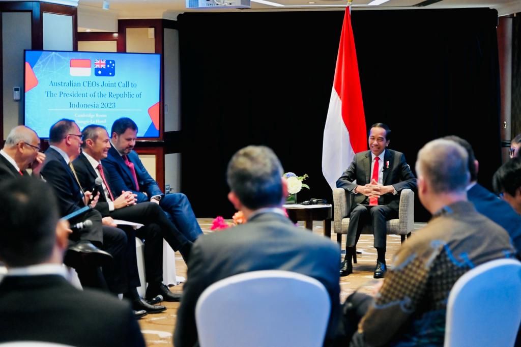 Presiden Joko Widodo saat bertemu para pemimpin perusahaan-perusahaan Australia di Ruang Pertemuan Cambridge, Hotel Shangri-La, Sydney, Australia, Selasa (4/7/2023).