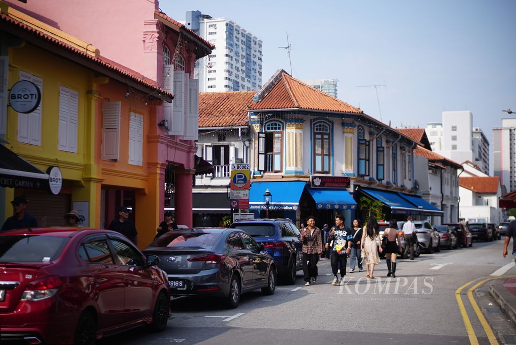 Suasana kawasan Kampung Gelam di Singapura, Selasa (26/9/2023). Kawasan itu dikenal sebagai kampung orang Melayu, tetapi kini menjadi pusat kuliner Timur Tengah.