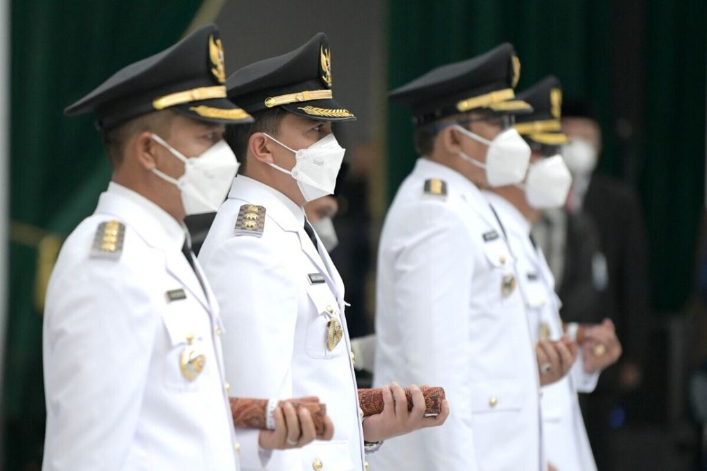 Inauguration of the Regents of Bandung and Tasikmalaya and their representatives at Gedung Sate, Bandung City, Monday (26/4/2021).