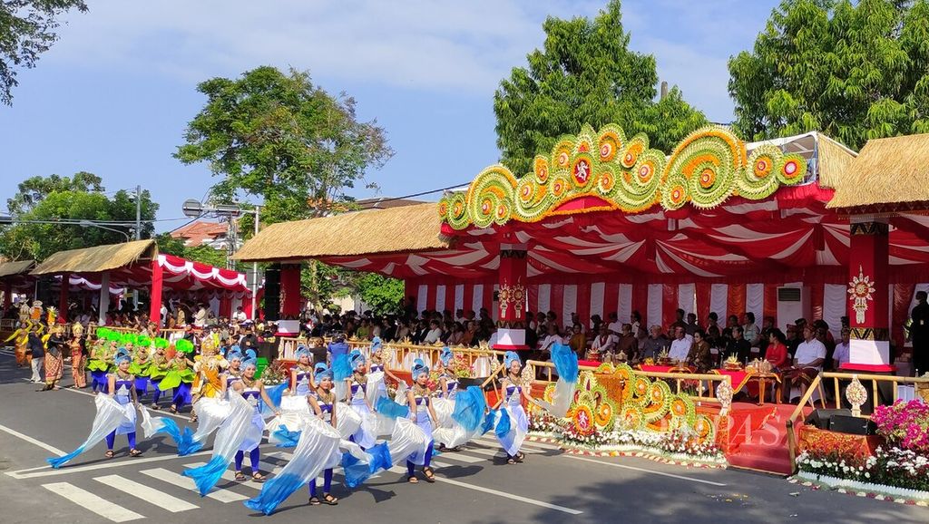 Rangkaian Pesta Kesenian Bali (PKB) ke-45 dimulai dengan pelaksanaan <i>peed aya</i> (pawai) pada Minggu (18/6/2023). 