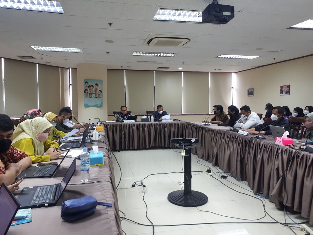 Audiensi orangtua anak gangguan ginjal akut atipikal progresif dan Tim Advokasi untuk Kemanusiaan dengan Ombudsman RI di Kantor Ombudsman RI, Setiabudi, Jakarta Selatan, Jumat (23/12/2022).