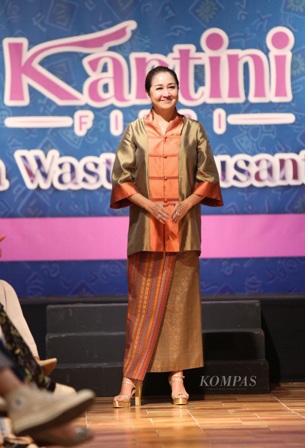 Kain Pinawetengan Minahasa Kartini Fitri 2023: Raya Wastra Nusantara. 