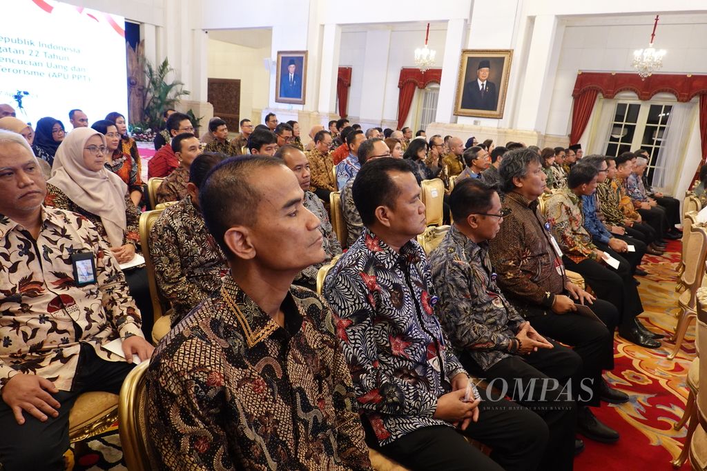 Hadirin pada acara Peringatan 22 Tahun Gerakan Nasional Anti Pencucian Uang dan Pencegahan Pendanaan Terorisme (APU PPT) pada Rabu (17/4/2024) di Istana Negara, Jakarta.