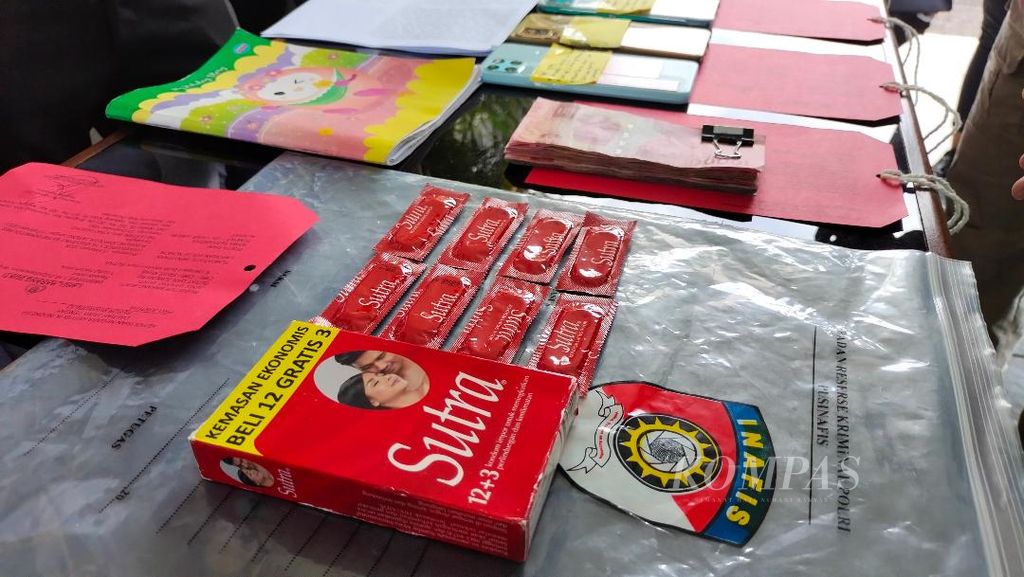 Sejumlah barang bukti yang disita Polres Purworejo dari para pelaku tindak pidana prostitusi, Jumat (17/2/2023).