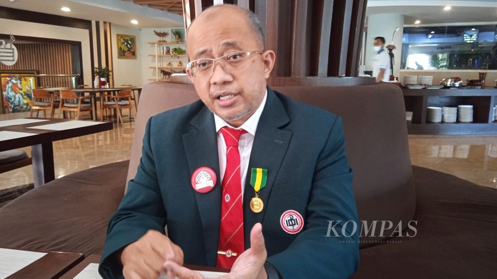 Ketua Pengurus Besar Ikatan Dokter Indonesia (IDI) Adib Khumaidi.
