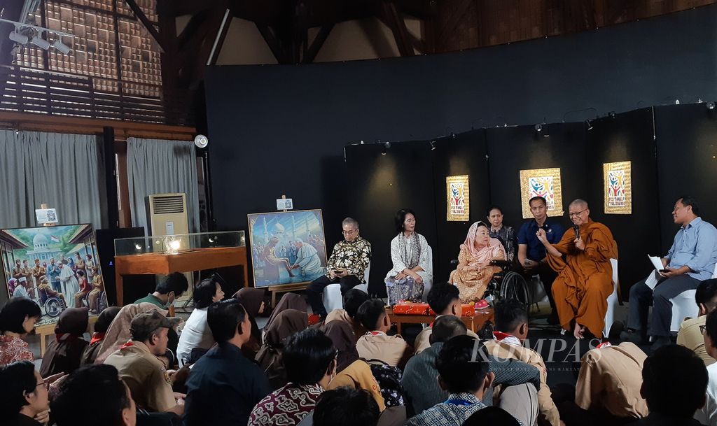 Suasana diskusi ”Pancasila sebagai Titik Temu” pada Festival Toleransi 2024 yang digelar Indonesian Conference on Religion and Peace di Galeri Nasional, Jakarta, Selasa (3/9/2024).