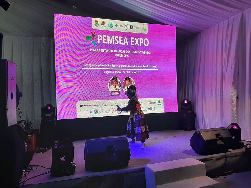 Pertunjukan tari Pemsea Expo 2022 di Hotel Atria Gading Serpong, Kabupaten Tangerang, Kamis (27/10/2022). 