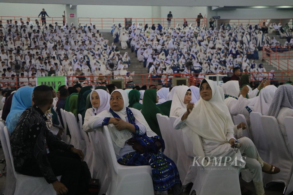 Masyarakat menghadiri Ikrar Merajut Perdamaian Nusantara dari Sumatera Utara yang diselenggarakan Jam’iyah Batak Muslim Indonesia (JBMI) di Gedung Serbaguna Sumatera Utara, Deli Serdang, Sumatera Utara, (19/10/2023). 