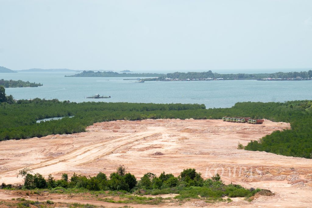 Alih fungsi hutan bakau seluas 3 hektar di Kecamatan Sagulung, Batam, Kepulauan Riau, Selasa (17/10/2023).