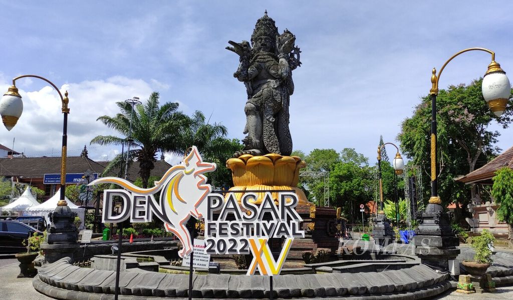 Pemerintah Kota Denpasar kembali menggelar Denpasar Festival. Tahun 2022 menjadi penyelenggaraan festival ke-15. Denfest 2022 dipusatkan di kawasan Jalan Gajah Mada hingga patung Catur Muka, Kota Denpasar. Persiapan terus dilangsungkan hingga Selasa (20/12/2022). 