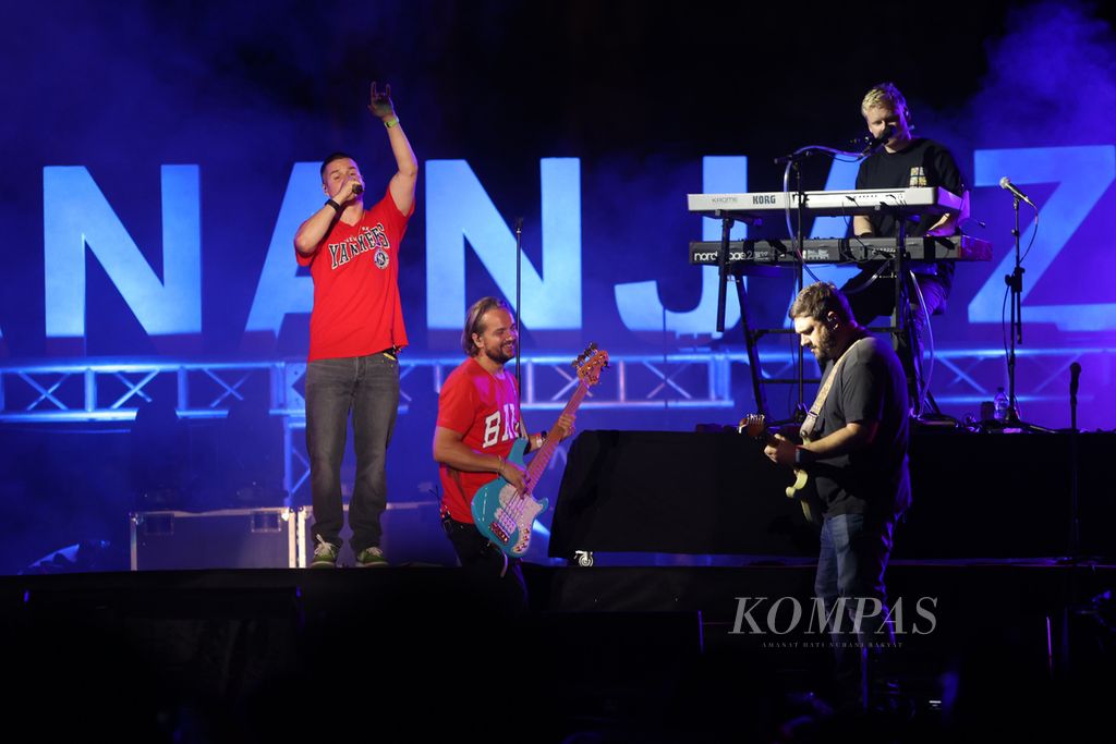 Grup Lukas Graham dari Denmark tampil dalam Prambanan Jazz Festival di kompleks Candi Prambanan, Sleman, DI Yogyakarta, Jumat (14/7/2023). 