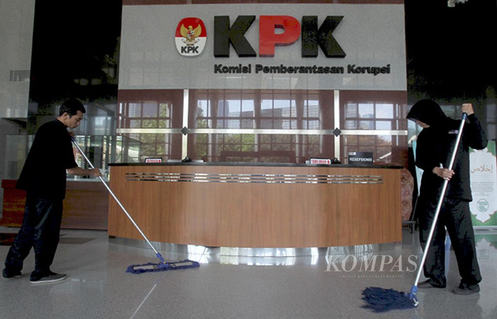 Janitors clean the main lobby of the Corruption Eradication Commission (KPK) building in Jakarta on Monday, June 18, 2018.