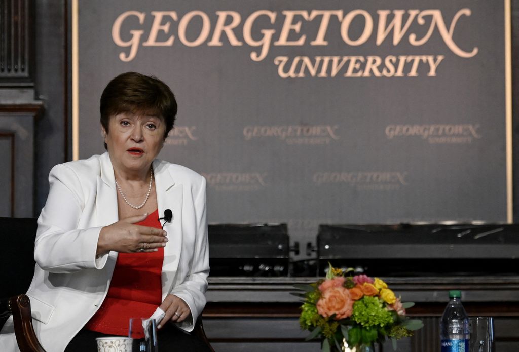 Direktur Pelaksana IMF Kristalina Georgieva mendiskusikan perekonomian global dan prioritas kebijakan menjelang Pertemuan Tahunan 2022 di School of Foreign Service Georgetown University di Washington DC, Amerika Serikat, 6 Oktober 2022.  
