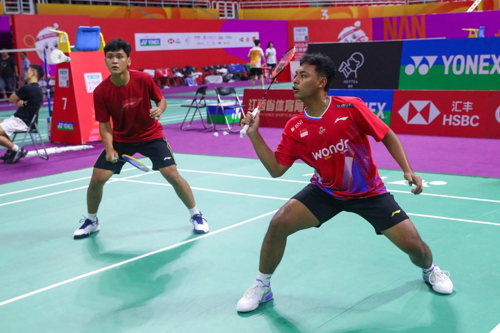 Anselmus Breagit Fredy Prasetya/Pulung Ramadhan berlatih di Nanchang International Sports Centre, China, pada Minggu (29/9/2024). Mereka bersiap menghadapi hari pertama Kejuaraan Dunia Bulu Tangkis Beregu Yunior (Piala Suhandinata), Senin. 